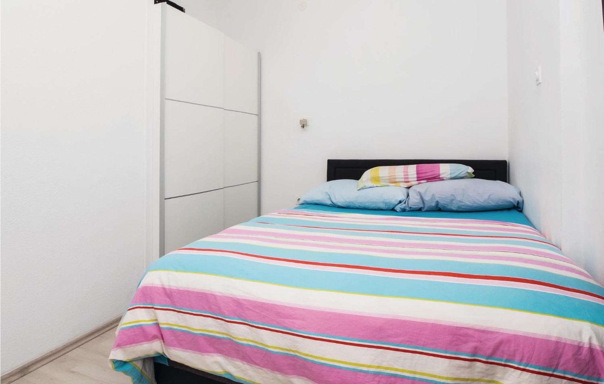 Cozy Apartment In Split With Kitchenette Exterior photo
