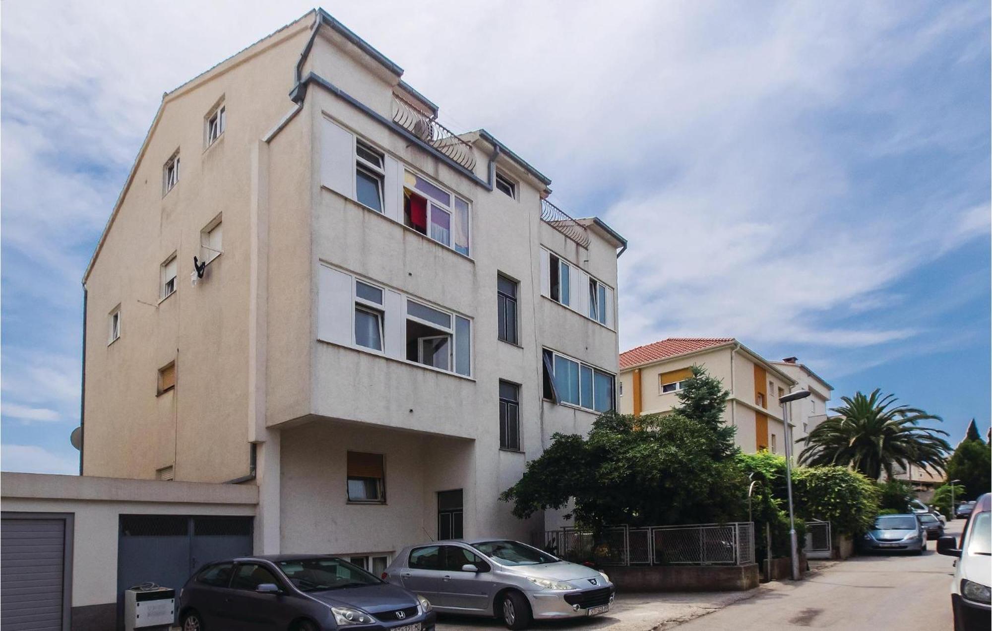 Cozy Apartment In Split With Kitchenette Exterior photo