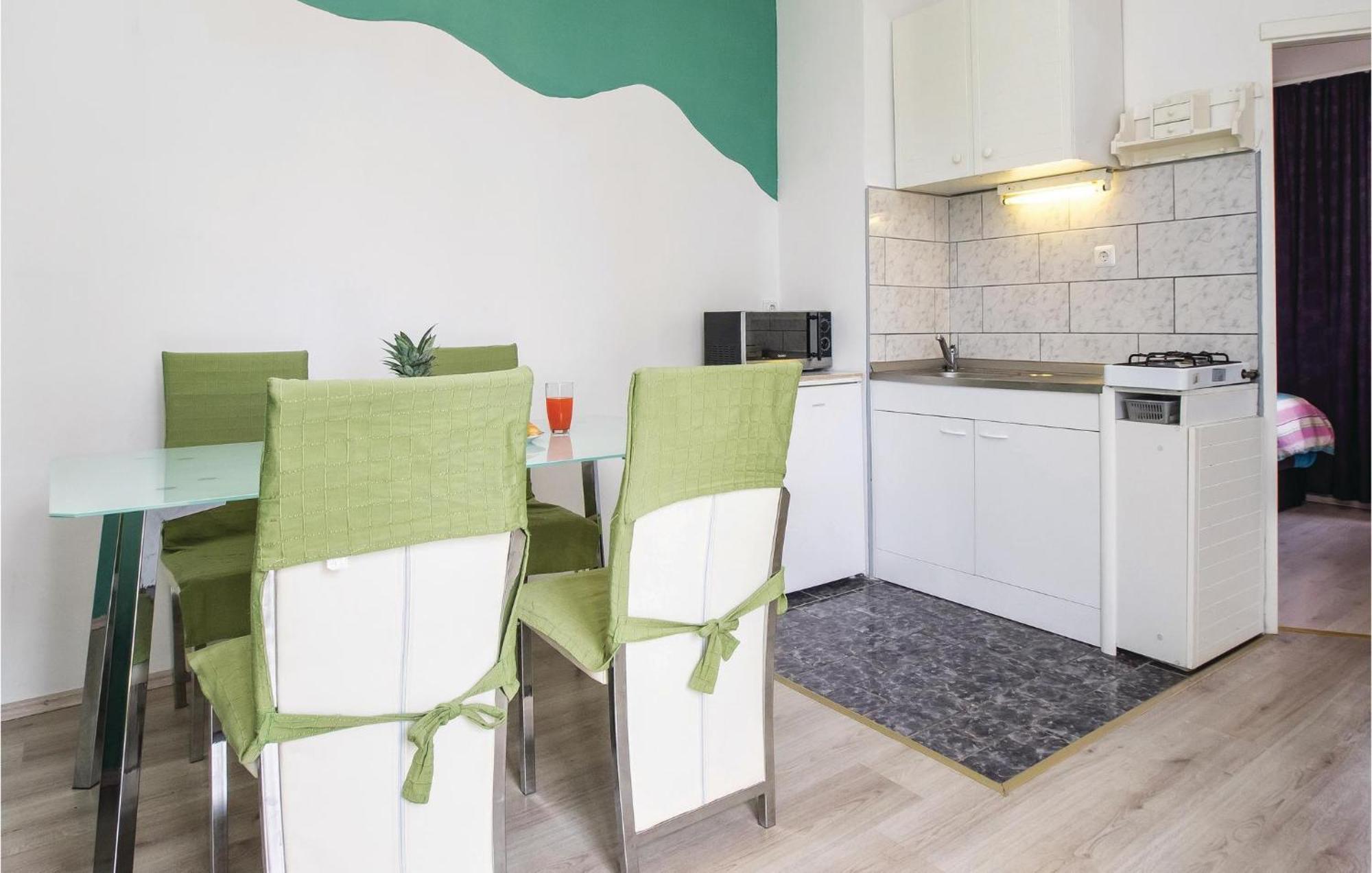 Cozy Apartment In Split With Kitchenette Exterior photo